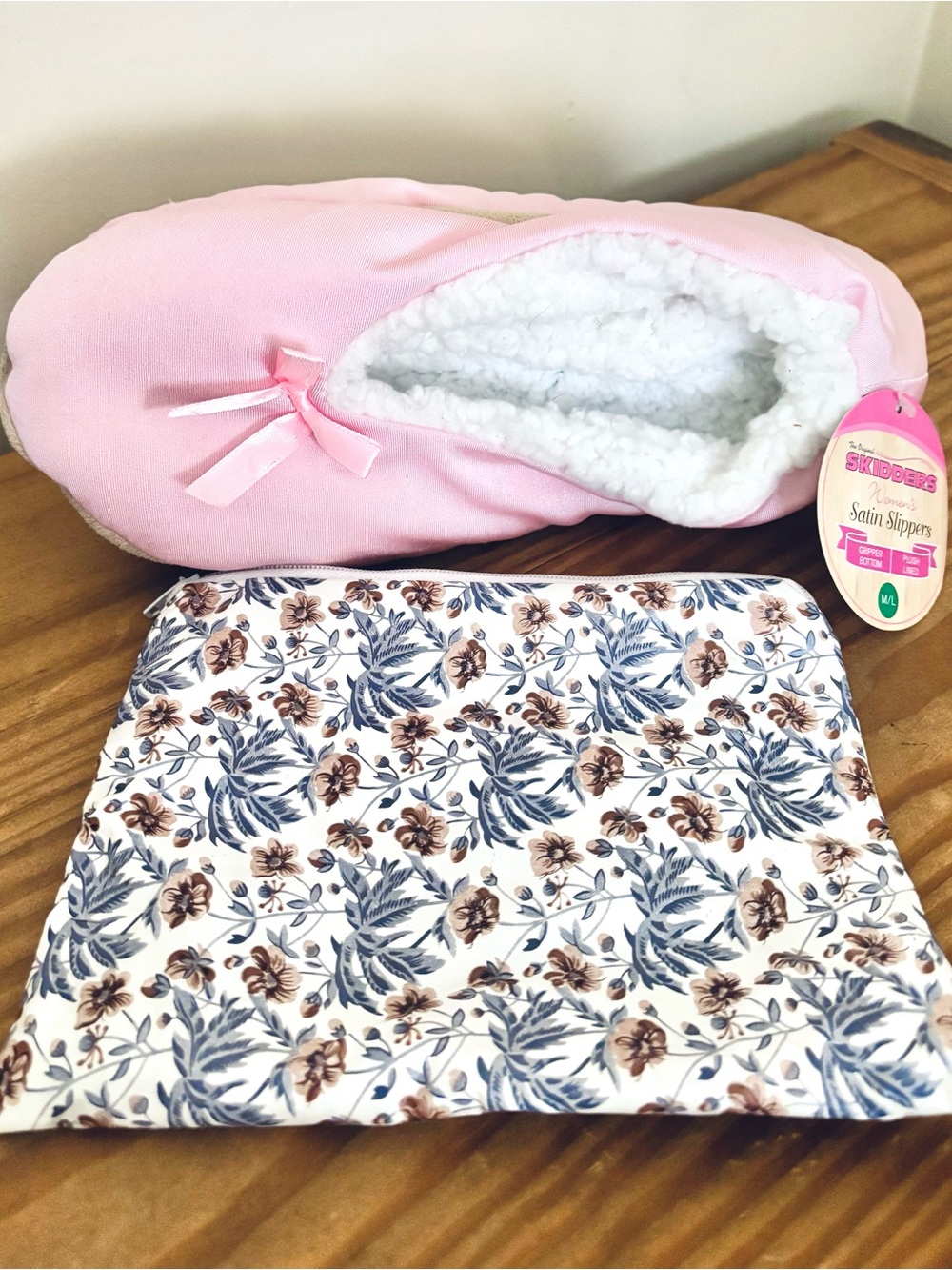 💥 NWT Skidders Satin Slippers & Floral Makeup Bag